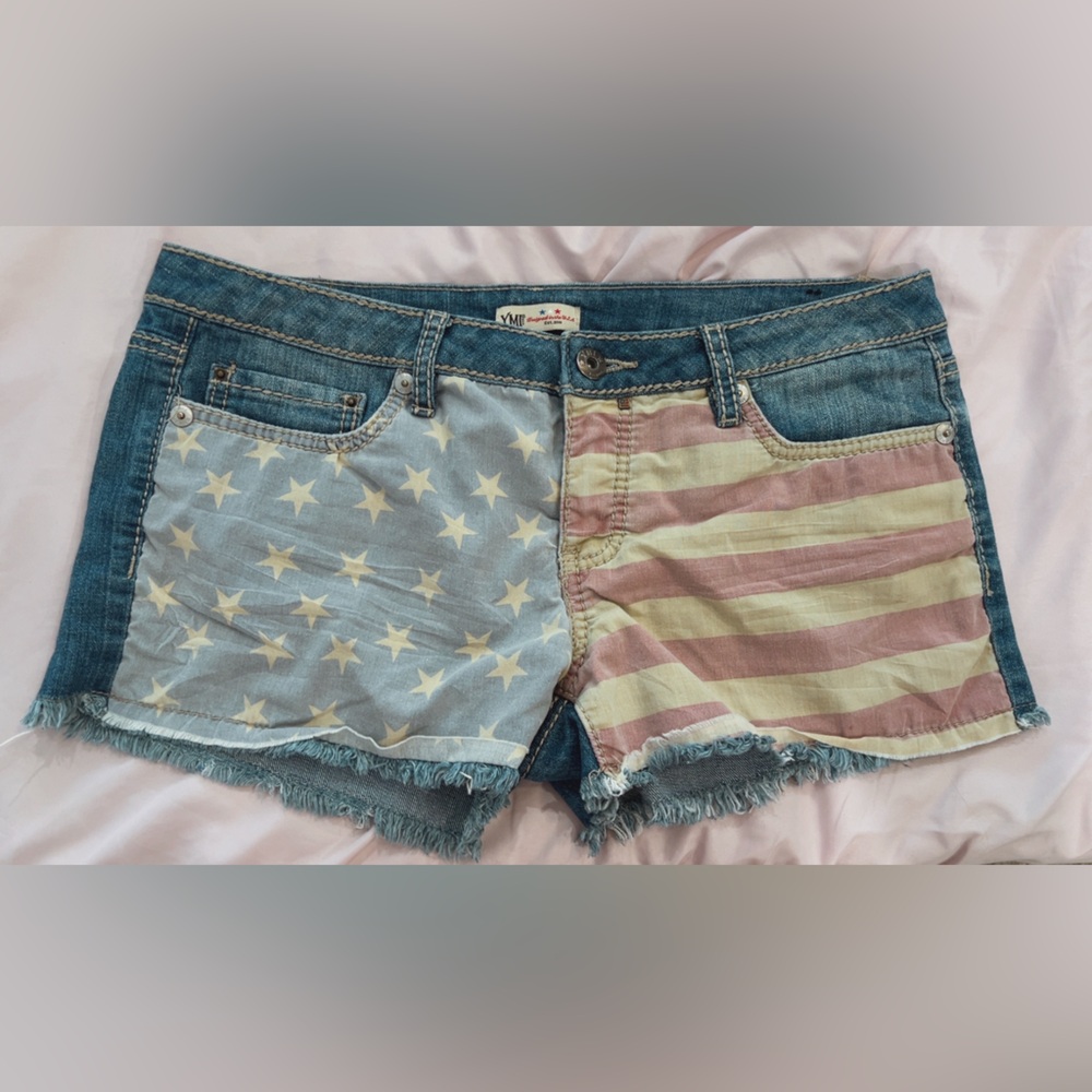 Perfect flag shorts!